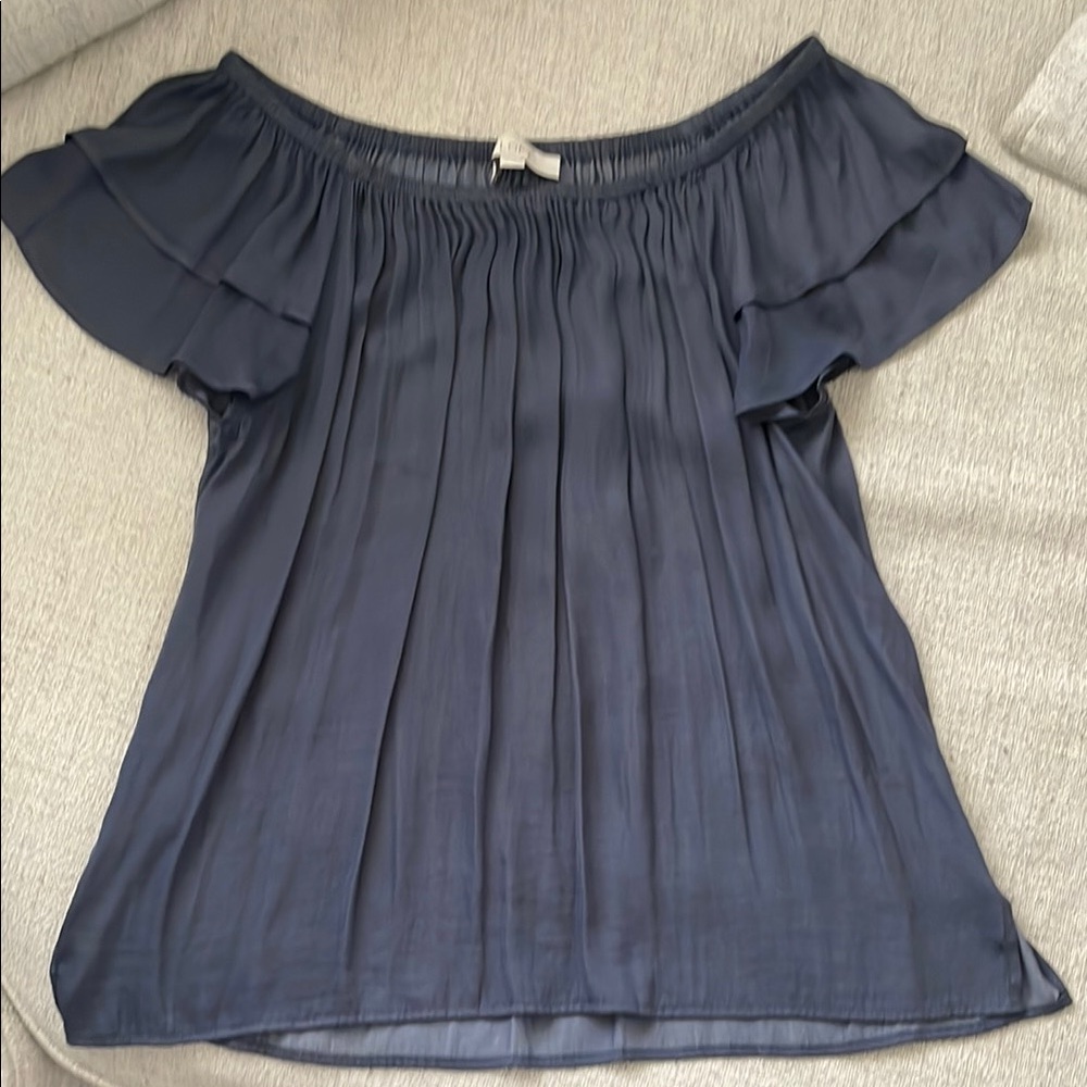 Loft size medium flowy top